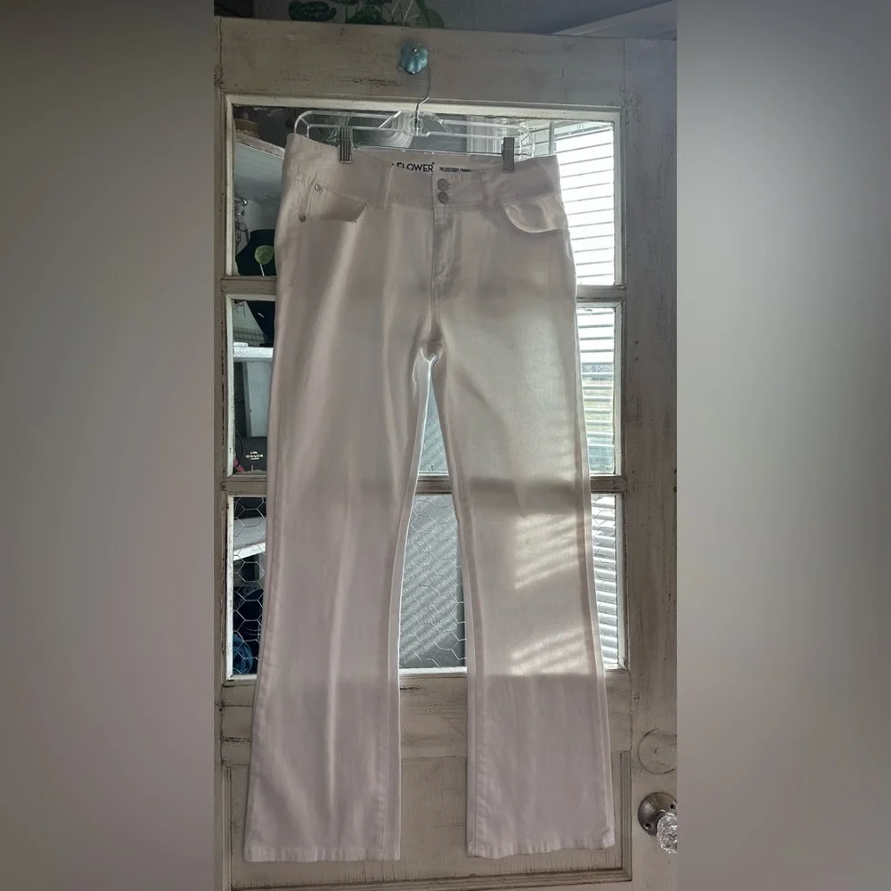 NWT Wallflower | Slim BootCut White Jean